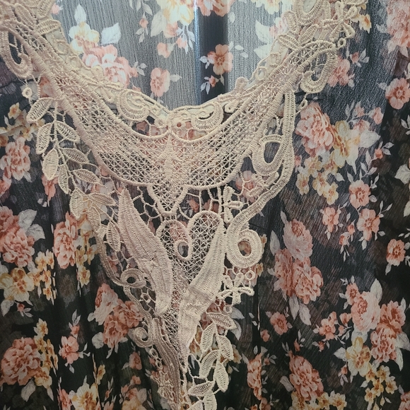 Rodeo Fox floral blouse - Picture 2 of 4